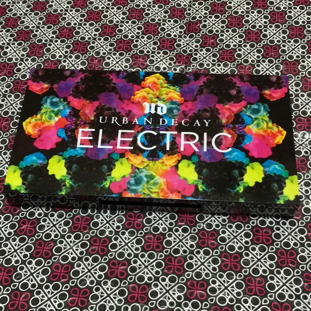 URBAN DECAY ELECTRIC EYESHADOW PALETTE NWOT